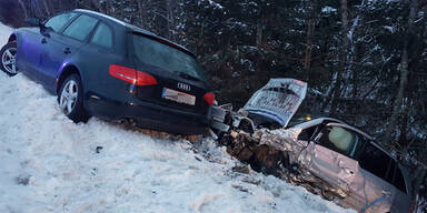 Glatteis: Schwerer Unfall mit sieben Autos