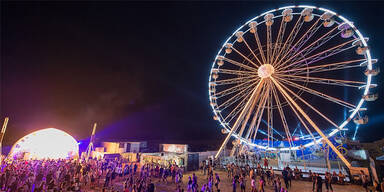 Festival-Besucher f&auml;llt aus Riesenrad - tot