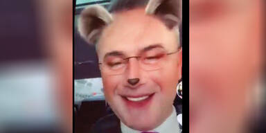 Norbert Hofer &uuml;berrascht als H&uuml;ndchen