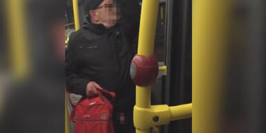 Perversling entblößt sich vor Kindern im Bus