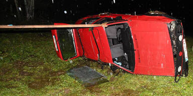 unfallauto nach crash in tirol