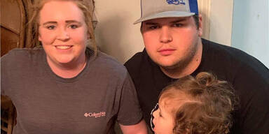 hochschwangere Reagan Hancockvor mit mann und kind