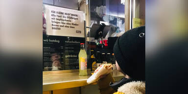 W&uuml;rstelstand verschenkt Bosna und Limo an geimpfte Kinder