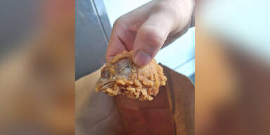 Kundin findet ganzen H&uuml;hnerkopf in KFC-Men&uuml;