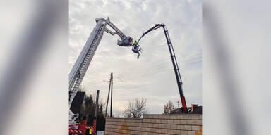 Spektakul&auml;re Rettung: Arbeiter drohten von Kran abzust&uuml;rzen