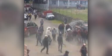 Video zeigt: Dorfbewohner k&auml;mpfen gegen Kartell