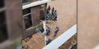 Mann nimmt Geiseln in Café – drei Menschen frei