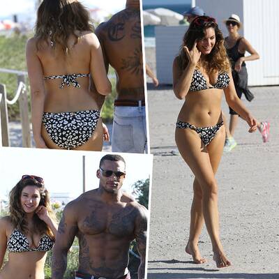 Kelly Brook: Am Strand mit Muskelmann