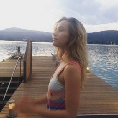 Suki Waterhouse: Wellness-Urlaub in Österreich