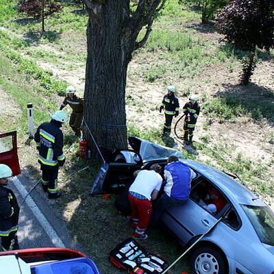 Crash bei Tulln: Pkw-Lenkerin schwer verletzt