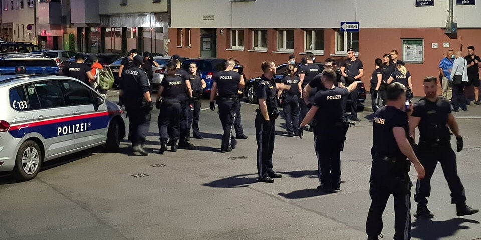 MAssenschlägerei Demo Favoriten