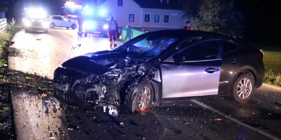 19-jährige Bikerin kracht gegen Pkw - tot