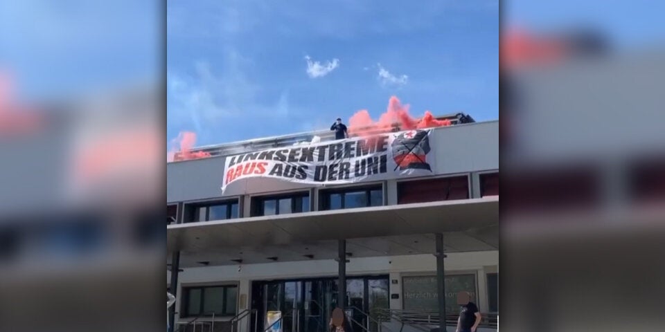 Unbekannte plakatierten Klagenfurter Uni