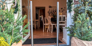 Cafe Berlin MOabit Poller gegen Kinderwagen