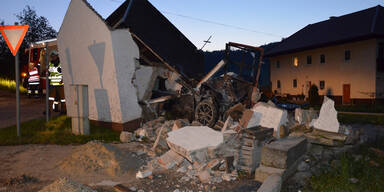 18-Jähriger rammt im Suff Kapelle: Völlig zerstört