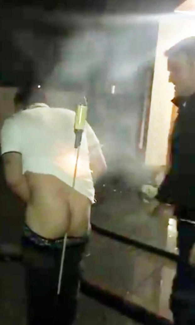 ER feuert Rakete in der Po-Ritze ab