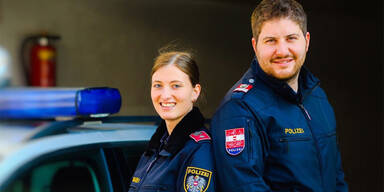 Polizisten retten vier Kinder aus Haus