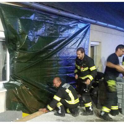 Von Badner Bahn erfasster Pkw brachte Hausmauer zum Einsturz