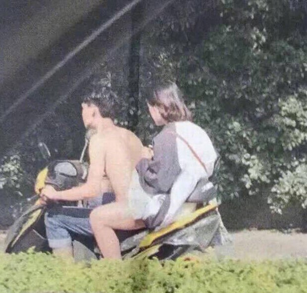 Ist er nackt? Dieses Foto lässt das Netz ausflippen