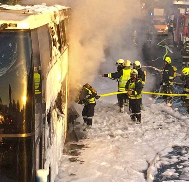 Brennender Bus auf A21