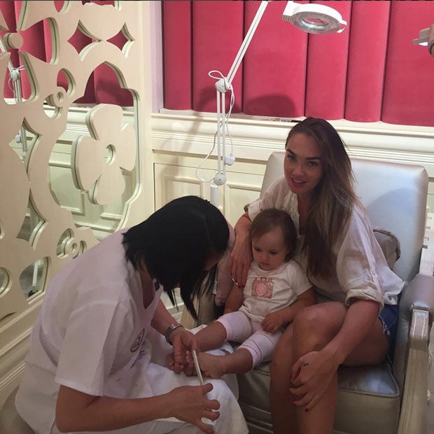 Tamara Ecclestone: Pediküre für Sophia