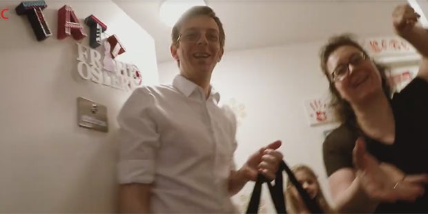 Wahlkampf-Video: Kanzler Kern als Pizzabote nur Fake?