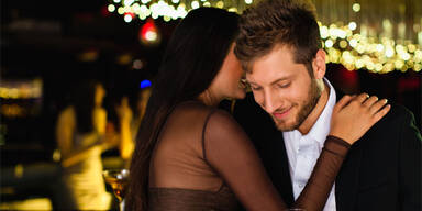 Flirt bei einer Party