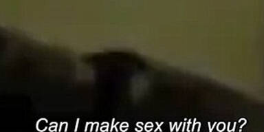 Junge Frau von Migranten sexuell belästigt