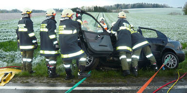 Zwei Tote bei Horror-Crash mit Rettungswagen