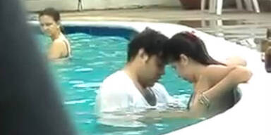 Paar beim Sex im Schwimmbad erwischt