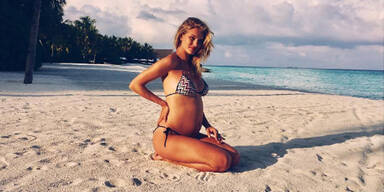 Rosie Huntington-Whiteley zeigt Babybauch