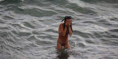 Dahab Frau bringt Baby im Meer zur Welt