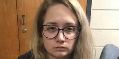 Junglehrerin hat Sex mit 12-J&auml;hrigem