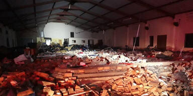 Kirchendach st&uuml;rzt w&auml;hrend Messe ein: 13 Tote