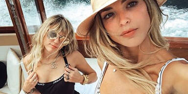 Miley Cyrus Kaitlynn Carter