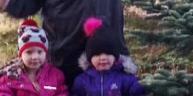 Papa tot: Zwillinge (4) befreien sich aus Wrack