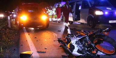 19-jährige Bikerin kracht gegen Pkw - tot