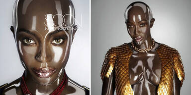 Naomi Campbell als Plastikpuppe mit Glatze