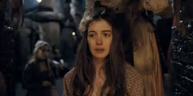 Trailer: Hathaway zeigt Gesangs-Talent