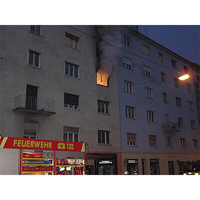 Wohnhausbrand in Plüddemanngasse