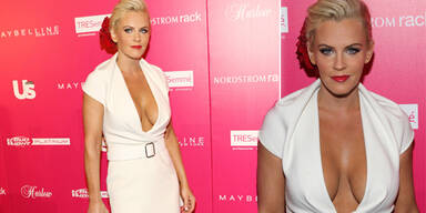 Jenny McCarthy l&auml;sst zu tief blicken...