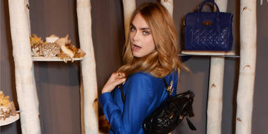 Cara Delevingne feiert Kollektion für Mulberry