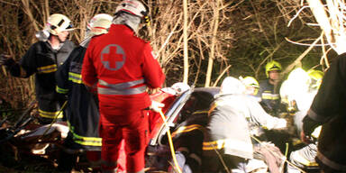 Pkw-Unfall fordert drei Schwerverletzte