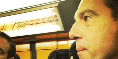 Kanzler Kern mit U-Bahn ins Stadion