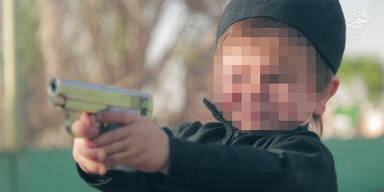 ISIS: Kleinkind muss Gefangenen erschießen