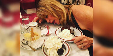 Goldie Hawn mit Sachertorte