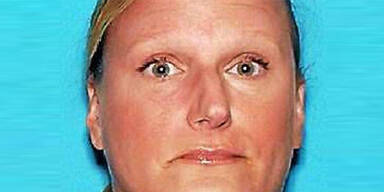 Lehrerin adoptiert Schüler, um jeden Tag Sex zu haben