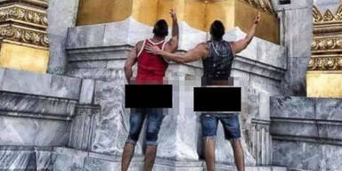 US-Touristen entbl&ouml;&szlig;en Po bei Tempel: Festnahme