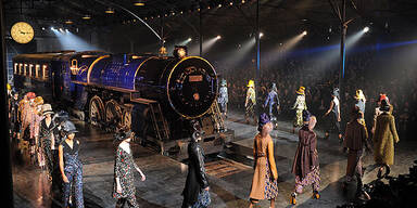Dampflok bei Vuitton-Show kostete 6 Millionen