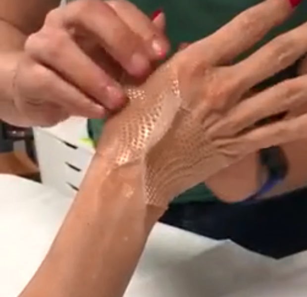 Pamela Anderson Prügel